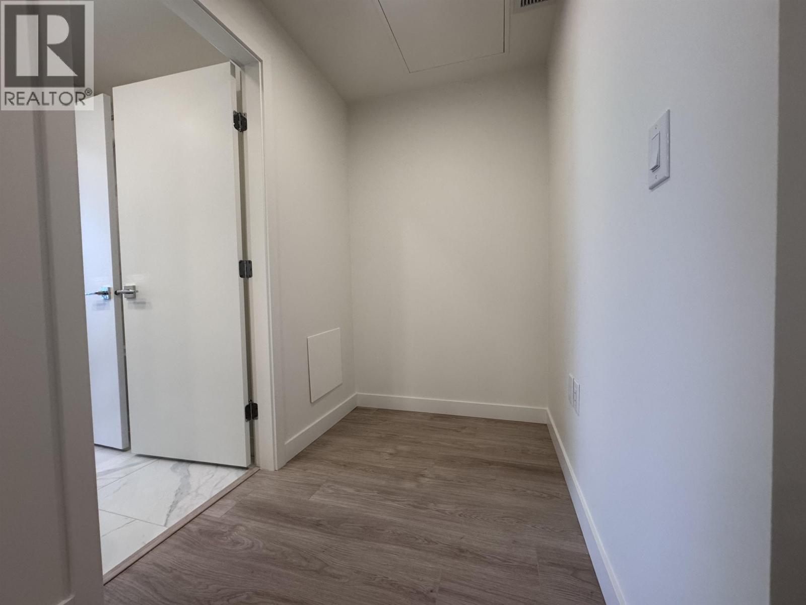 1605 7728 Park Crescent, Burnaby, British Columbia  V3N 0J4 - Photo 3 - R3068042