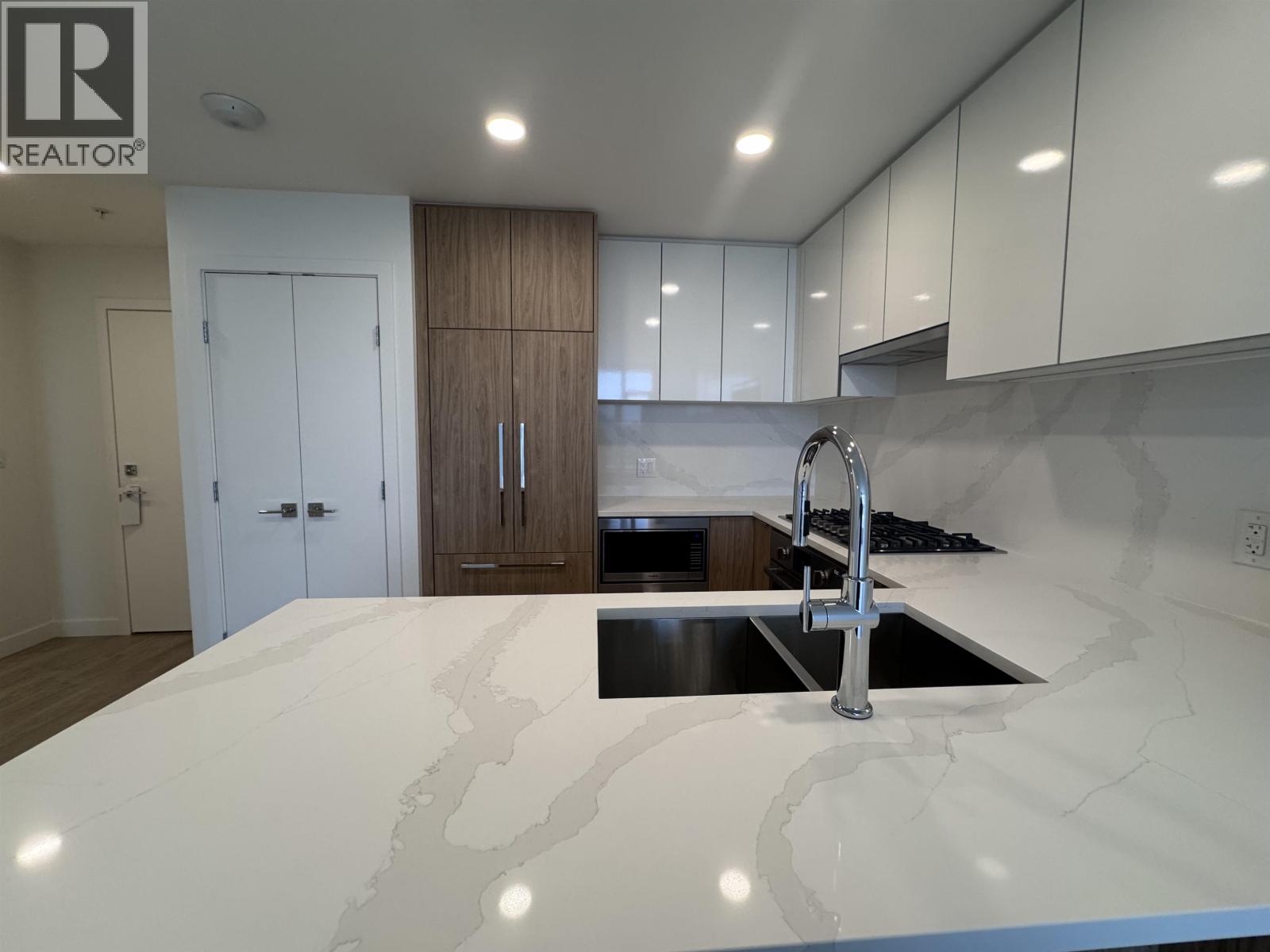 1605 7728 Park Crescent, Burnaby, British Columbia  V3N 0J4 - Photo 8 - R3068042