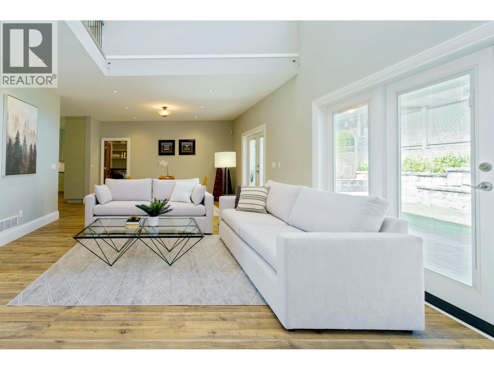 1055 Charland Avenue, Coquitlam, British Columbia  V3K 3K8 - Photo 3 - R3067994