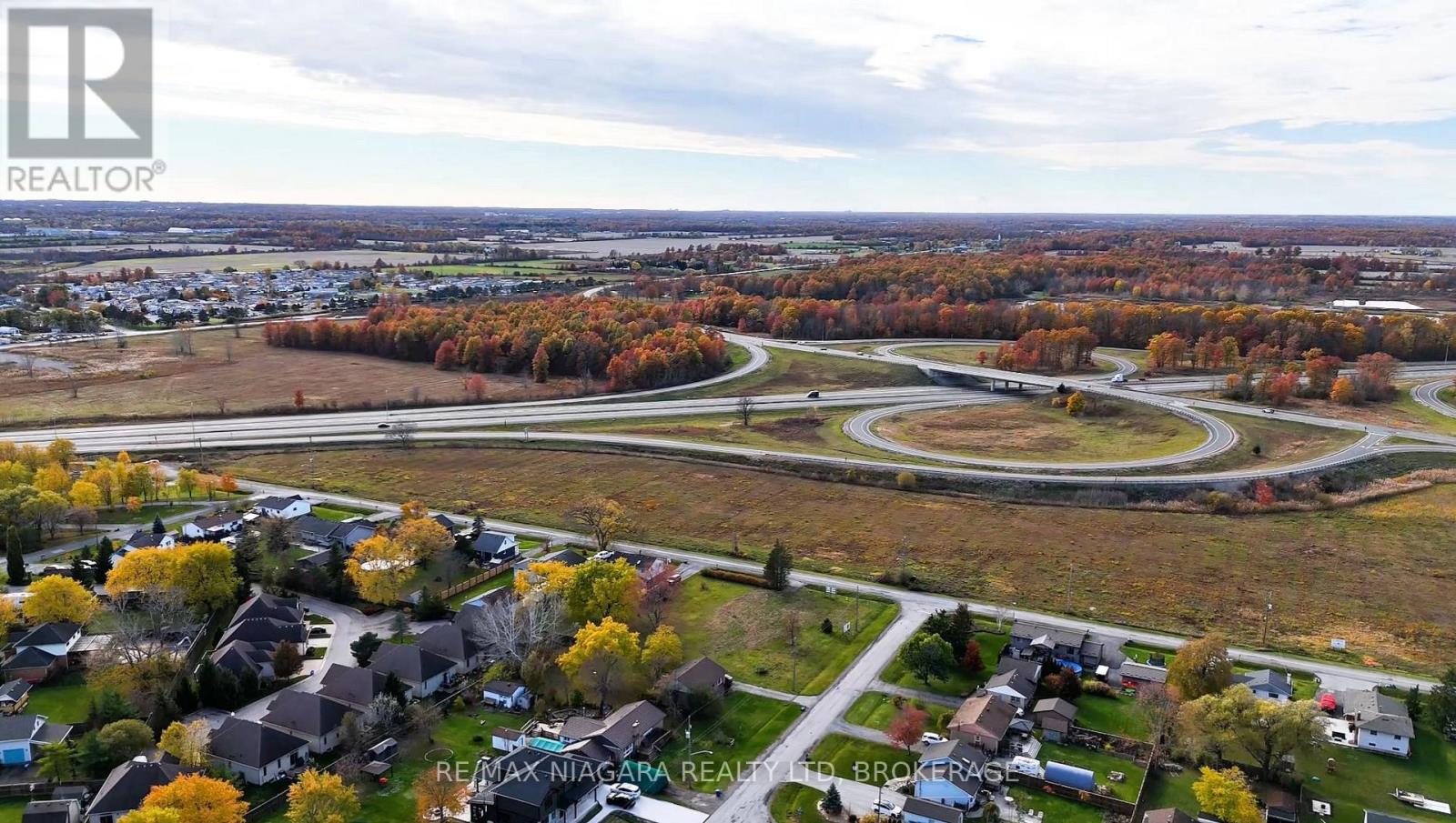 3555 Canfield Crescent, Fort Erie, Ontario  L0S 1S0 - Photo 3 - X12485250