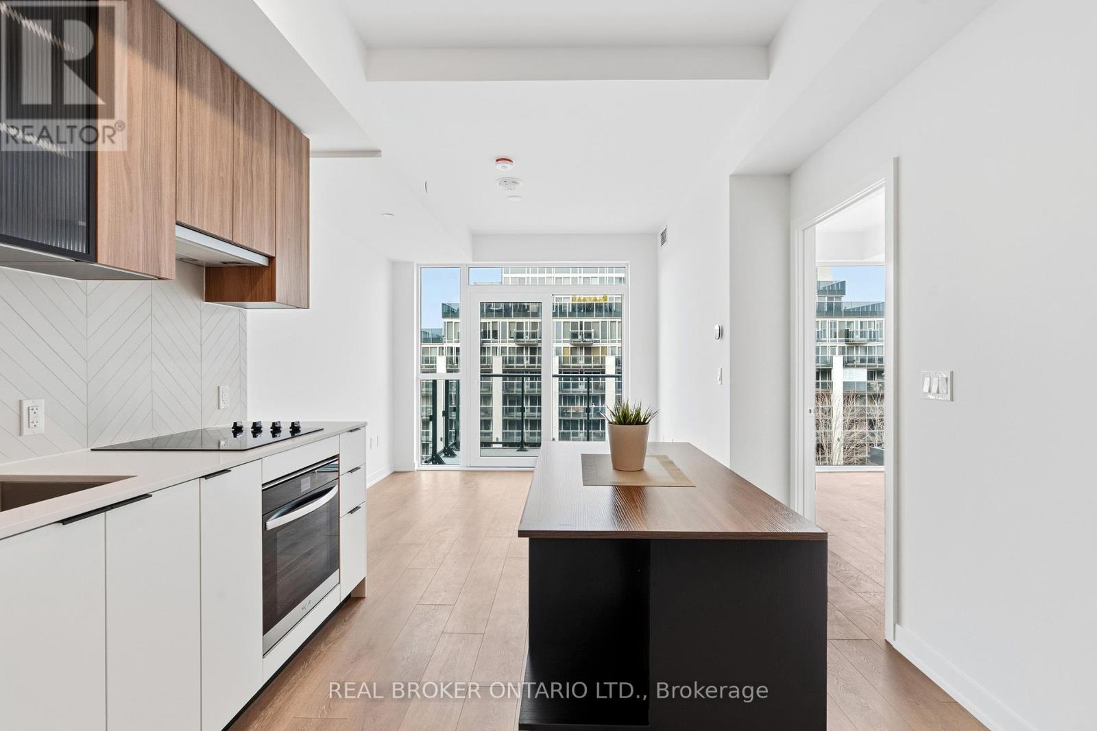 520 - 1037 The Queensway, Toronto, Ontario M8Z 6C7 - Photo 8 - W12552758