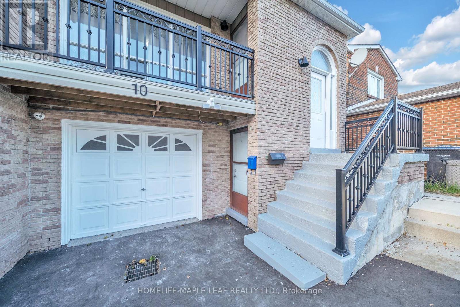 10 Pickard Lane, Brampton, Ontario  L6Y 2M5 - Photo 2 - W12495226
