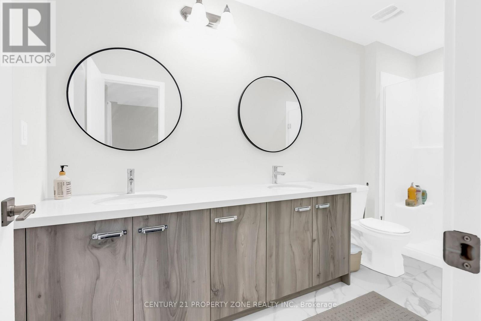 1317 Shevchenko Boulevard, Oakville, Ontario  L6M 5P4 - Photo 15 - W12553056