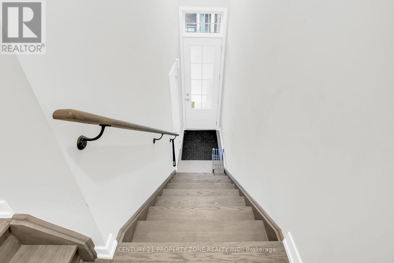 1317 Shevchenko Boulevard, Oakville, Ontario  L6M 5P4 - Photo 4 - W12553056