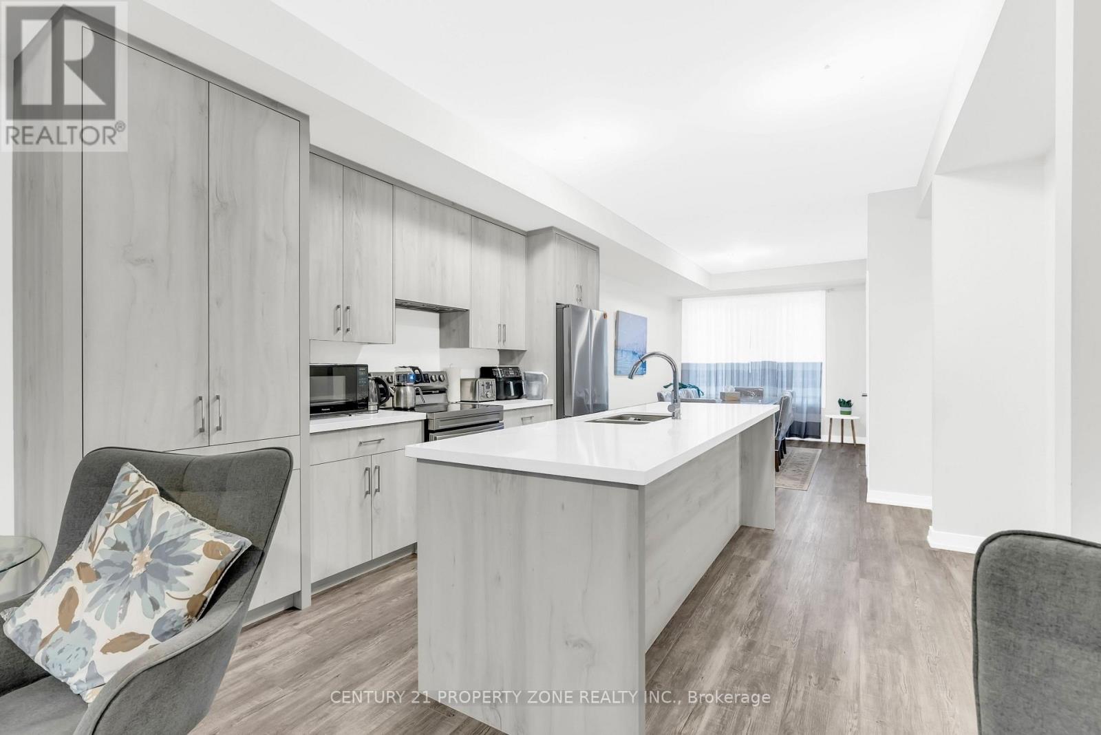 1317 Shevchenko Boulevard, Oakville, Ontario  L6M 5P4 - Photo 6 - W12553056