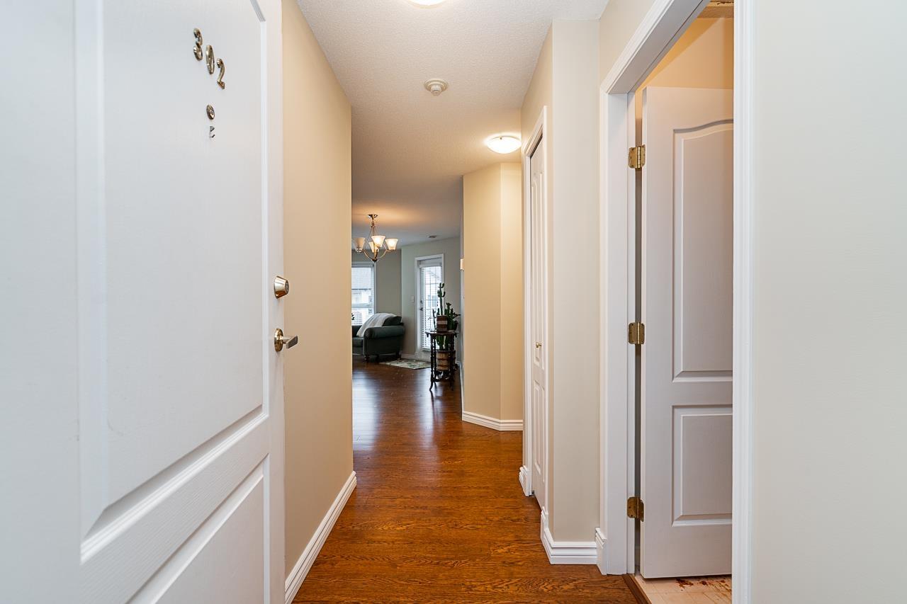 302 17730 58a Avenue, Surrey, British Columbia  V3S 8M5 - Photo 2 - R3068113