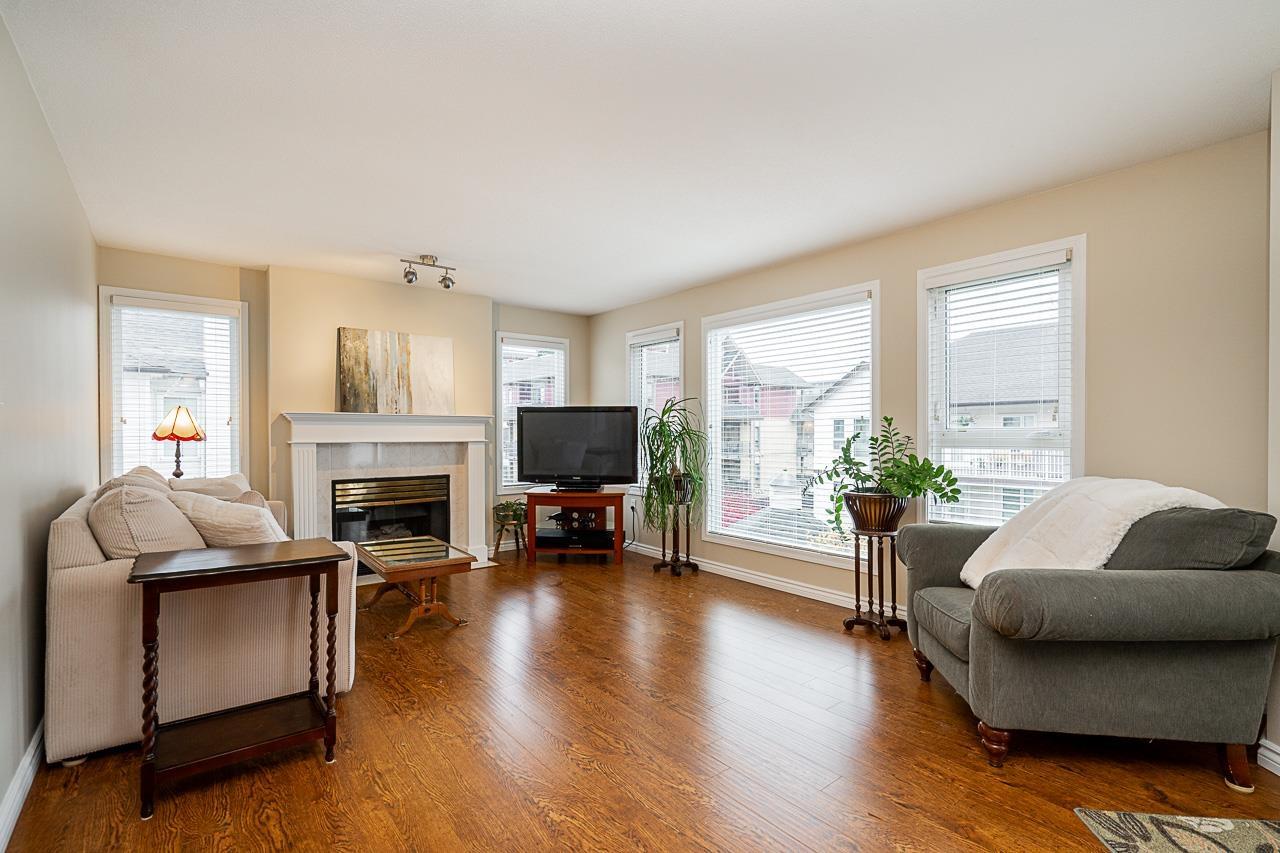 302 17730 58a Avenue, Surrey, British Columbia  V3S 8M5 - Photo 3 - R3068113