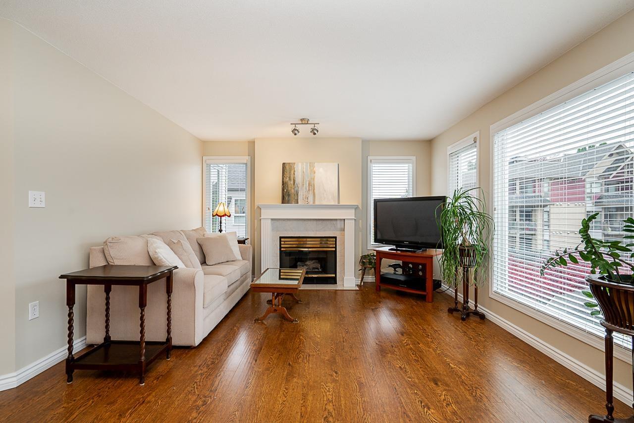 302 17730 58a Avenue, Surrey, British Columbia  V3S 8M5 - Photo 4 - R3068113