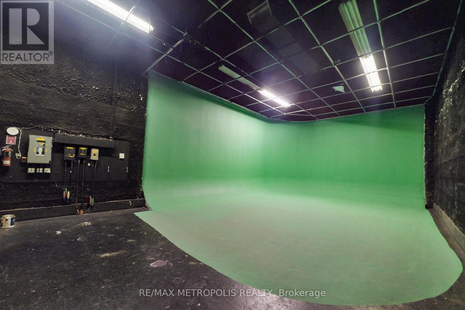 Studio 2 - 258 Wallace Avenue, Toronto, Ontario  M6P 3M9 - Photo 2 - W12553164