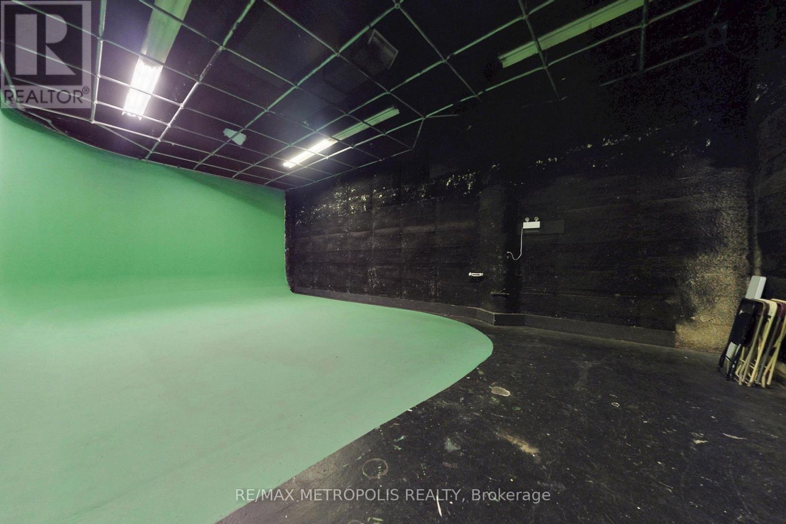 Studio 2 - 258 Wallace Avenue, Toronto, Ontario  M6P 3M9 - Photo 3 - W12553164