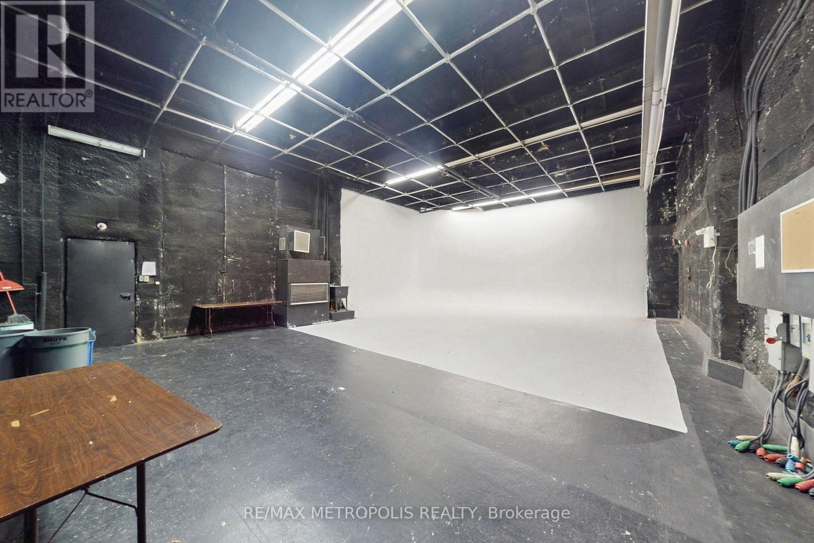 Studio 3 - 258 Wallace Avenue, Toronto, Ontario  M6P 3M9 - Photo 3 - W12553168