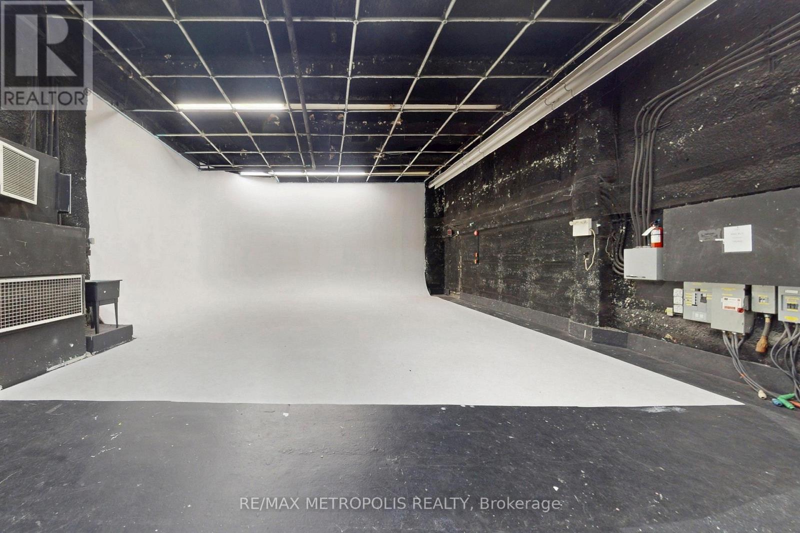 Studio 1-3 - 258 Wallace Avenue, Toronto, Ontario  M6P 3M9 - Photo 10 - W12553178