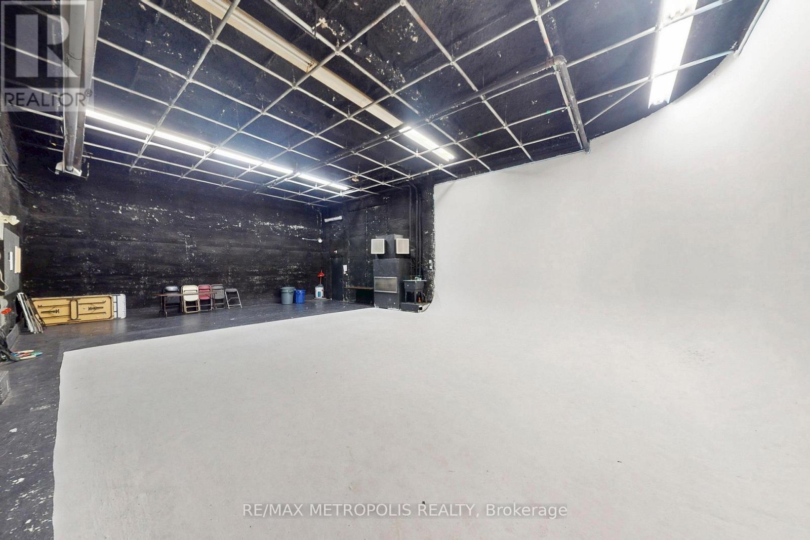 Studio 1-3 - 258 Wallace Avenue, Toronto, Ontario  M6P 3M9 - Photo 12 - W12553178