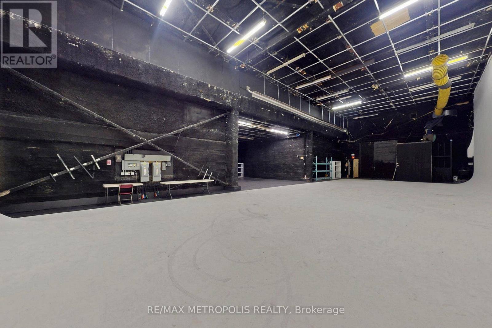 Studio 1-3 - 258 Wallace Avenue, Toronto, Ontario  M6P 3M9 - Photo 3 - W12553178