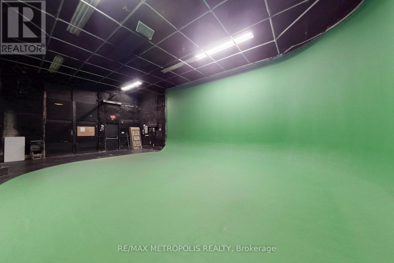 Studio 1-3 - 258 Wallace Avenue, Toronto, Ontario  M6P 3M9 - Photo 8 - W12553178