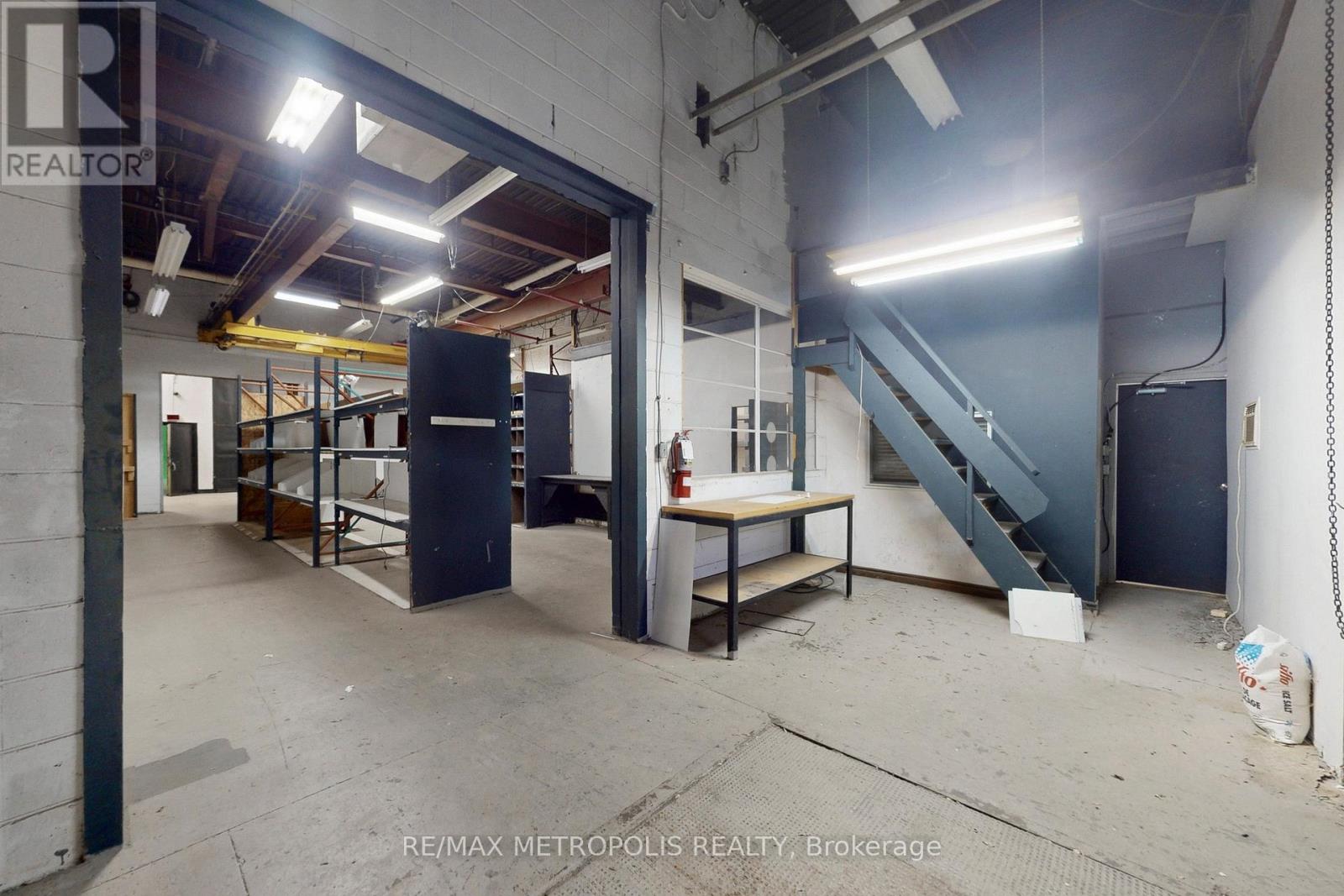 105 - 258 Wallace Avenue, Toronto, Ontario  M6P 3M9 - Photo 2 - W12553182