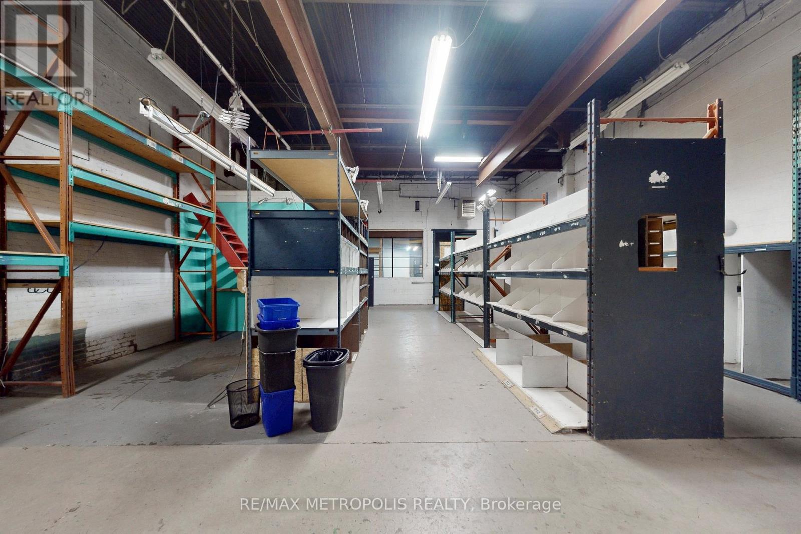 105 - 258 Wallace Avenue, Toronto, Ontario  M6P 3M9 - Photo 4 - W12553182