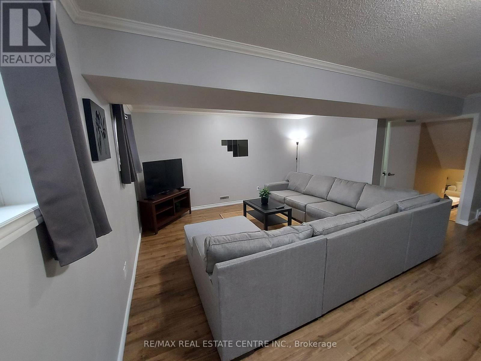 31 Josselyn Drive, London South, Ontario N6E 3V7 - Photo 24 - X12553054