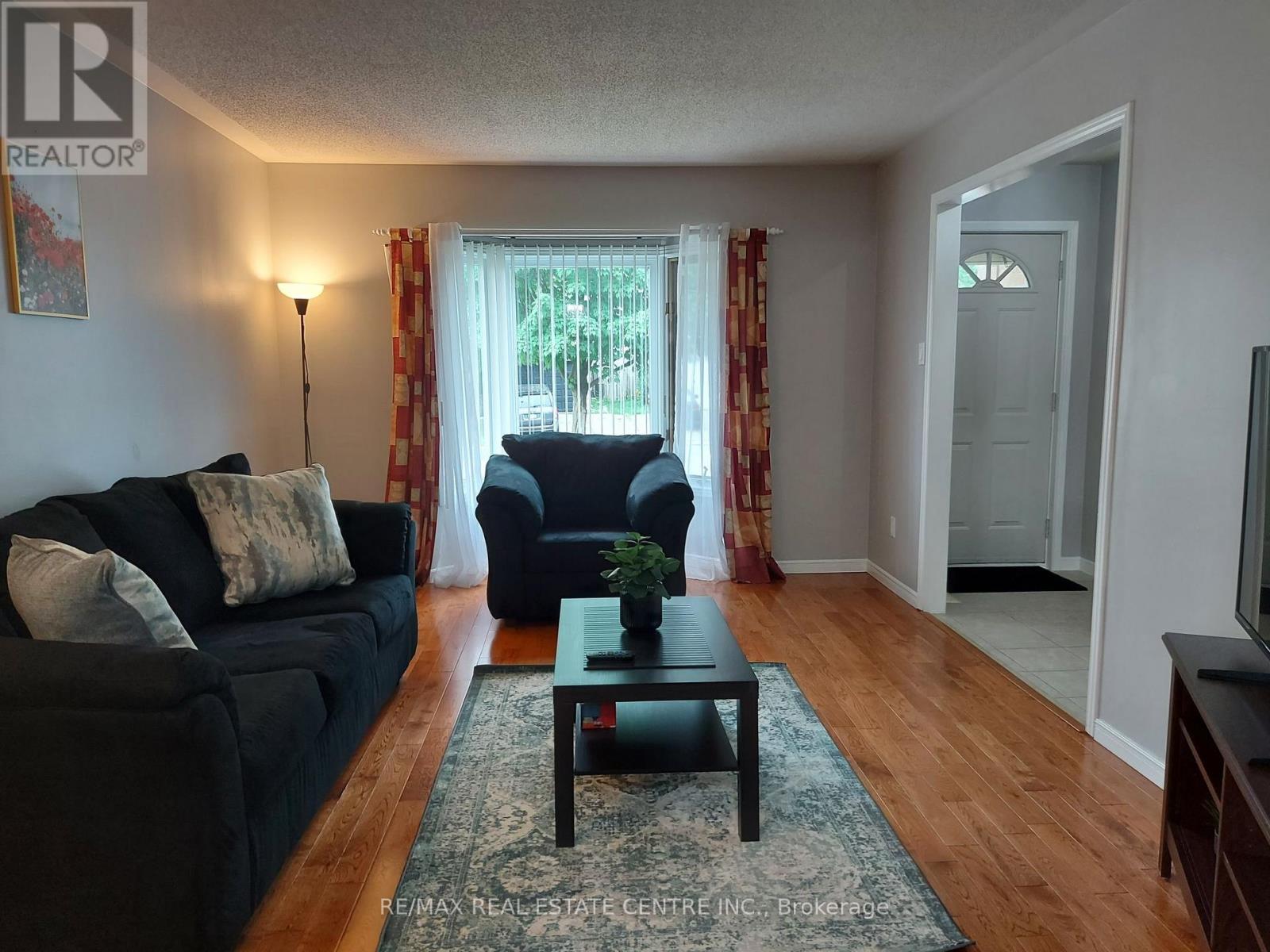 31 Josselyn Drive, London South, Ontario N6E 3V7 - Photo 6 - X12553054