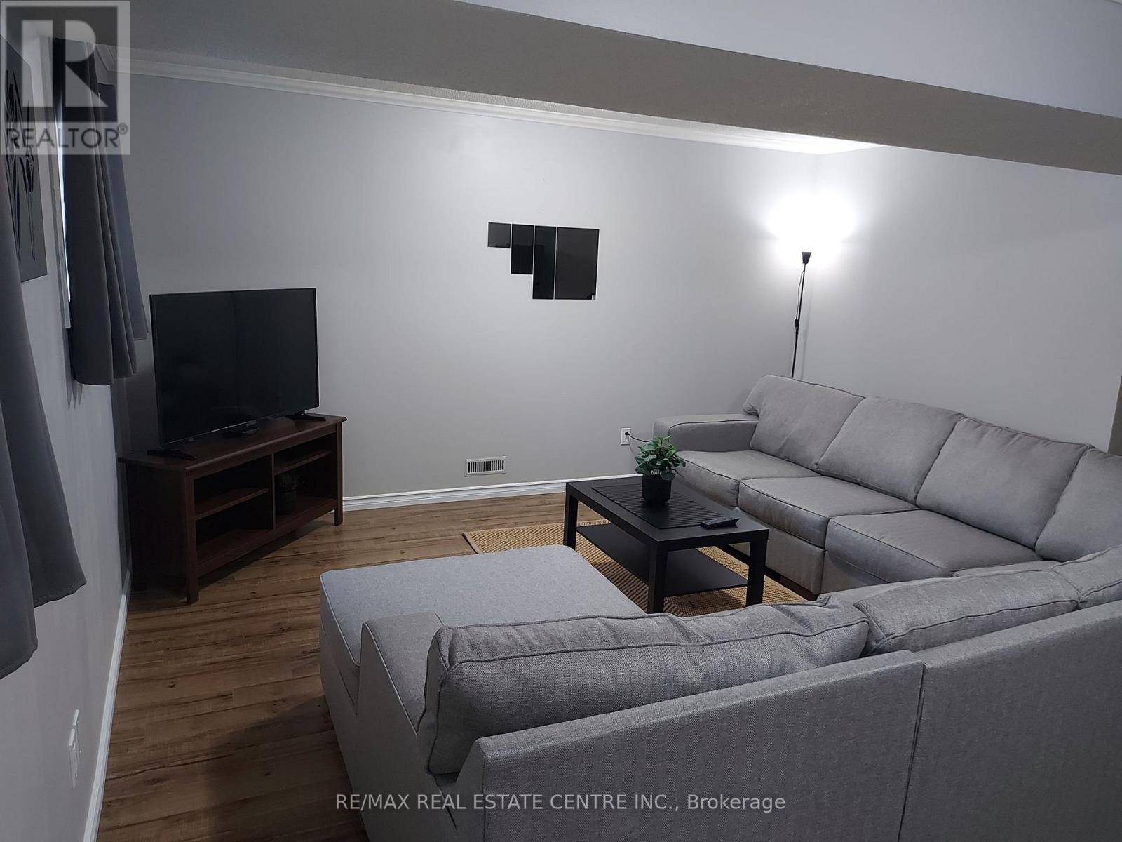 31 Josselyn Drive, London South, Ontario N6E 3V7 - Photo 29 - X12553054