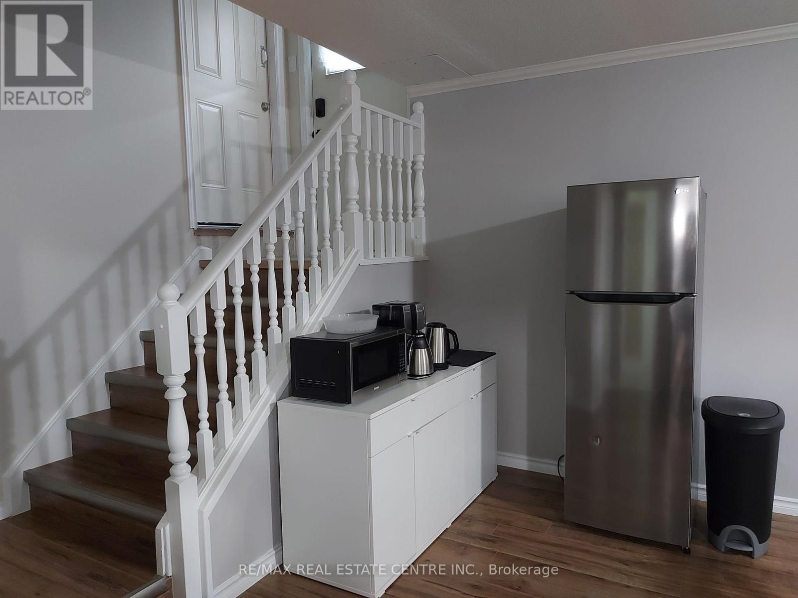 31 Josselyn Drive, London South, Ontario N6E 3V7 - Photo 27 - X12553054