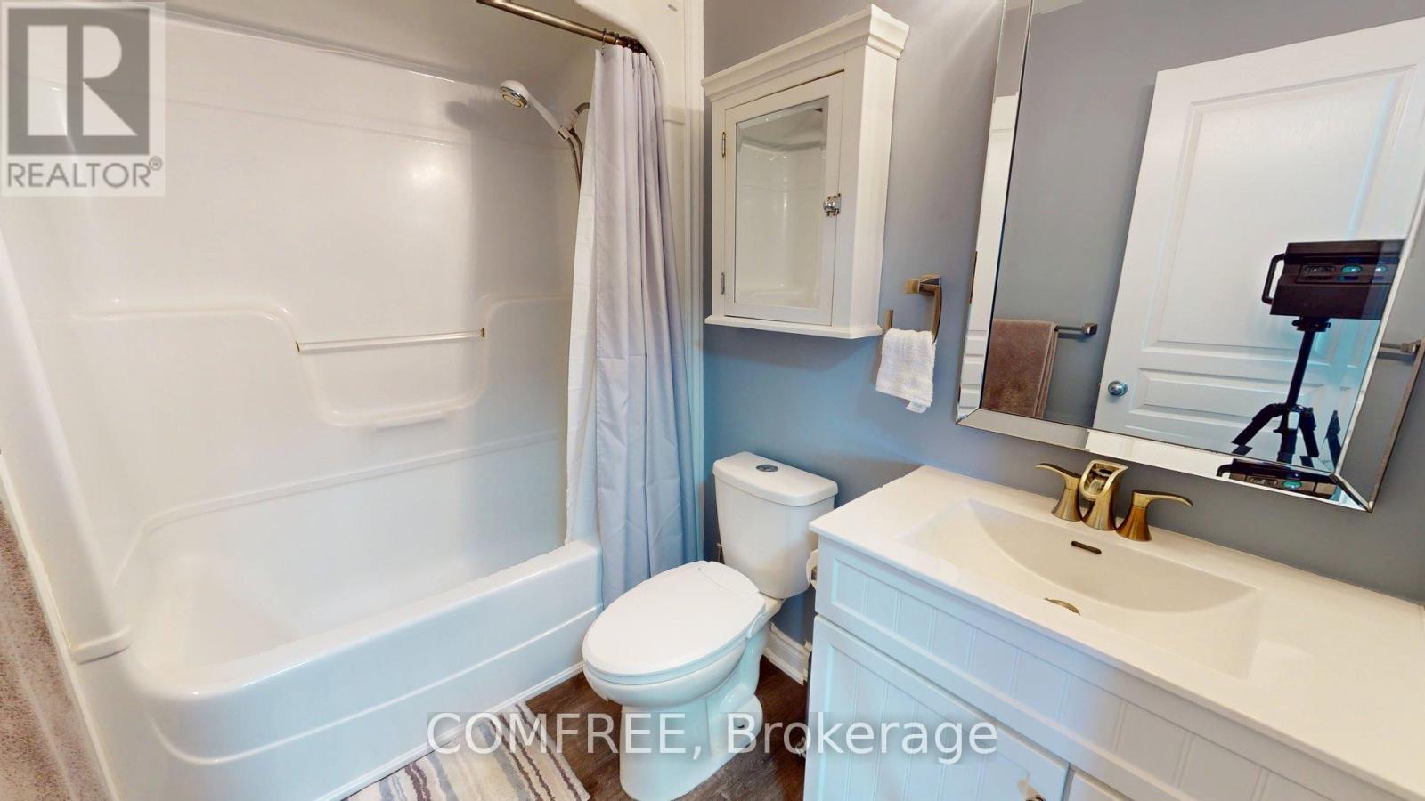 62 Golden Acres Drive, West Lincoln, Ontario L0R 2A0 - Photo 12 - X12553212