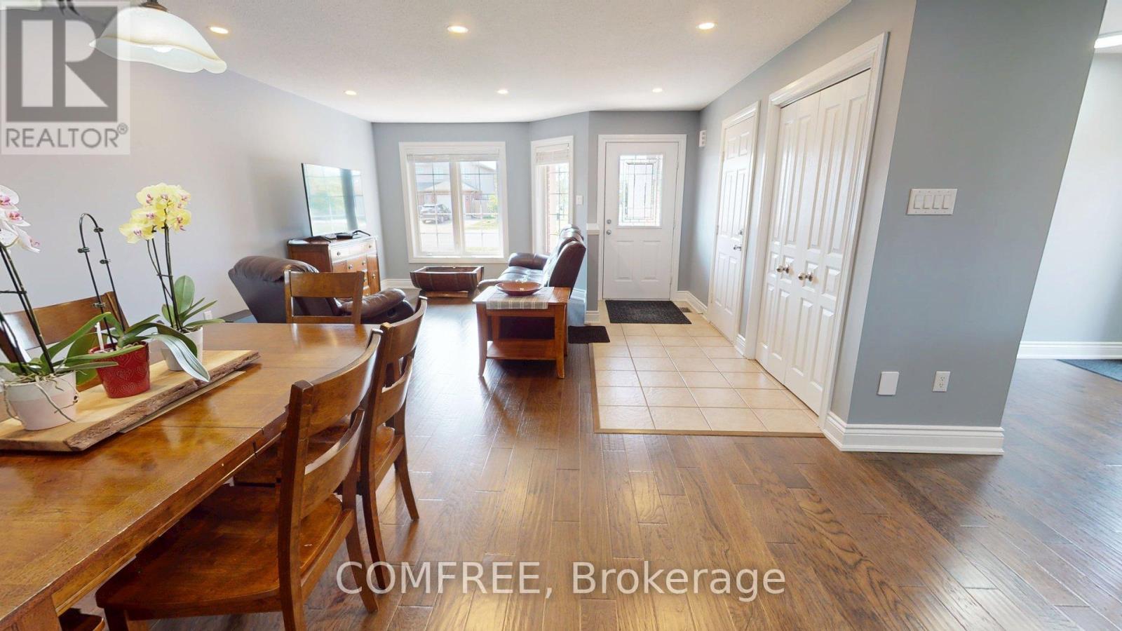 62 Golden Acres Drive, West Lincoln, Ontario L0R 2A0 - Photo 8 - X12553212