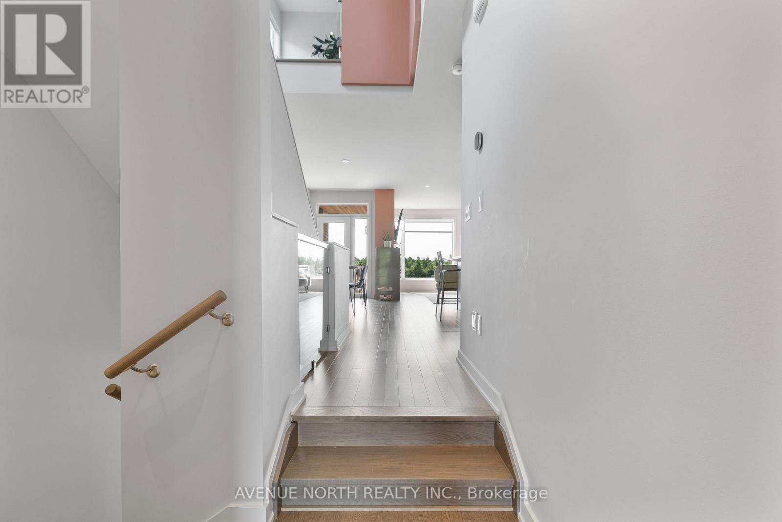 244 Shuttleworth Drive, Ottawa, Ontario  K1T 0T4 - Photo 10 - X12553222