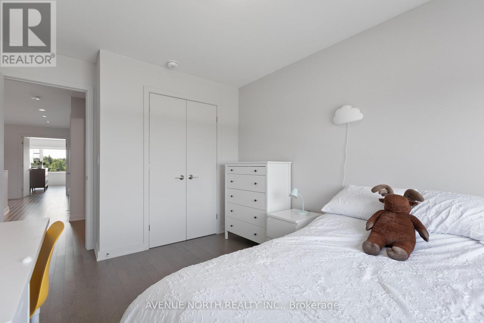 244 Shuttleworth Drive, Ottawa, Ontario  K1T 0T4 - Photo 33 - X12553222