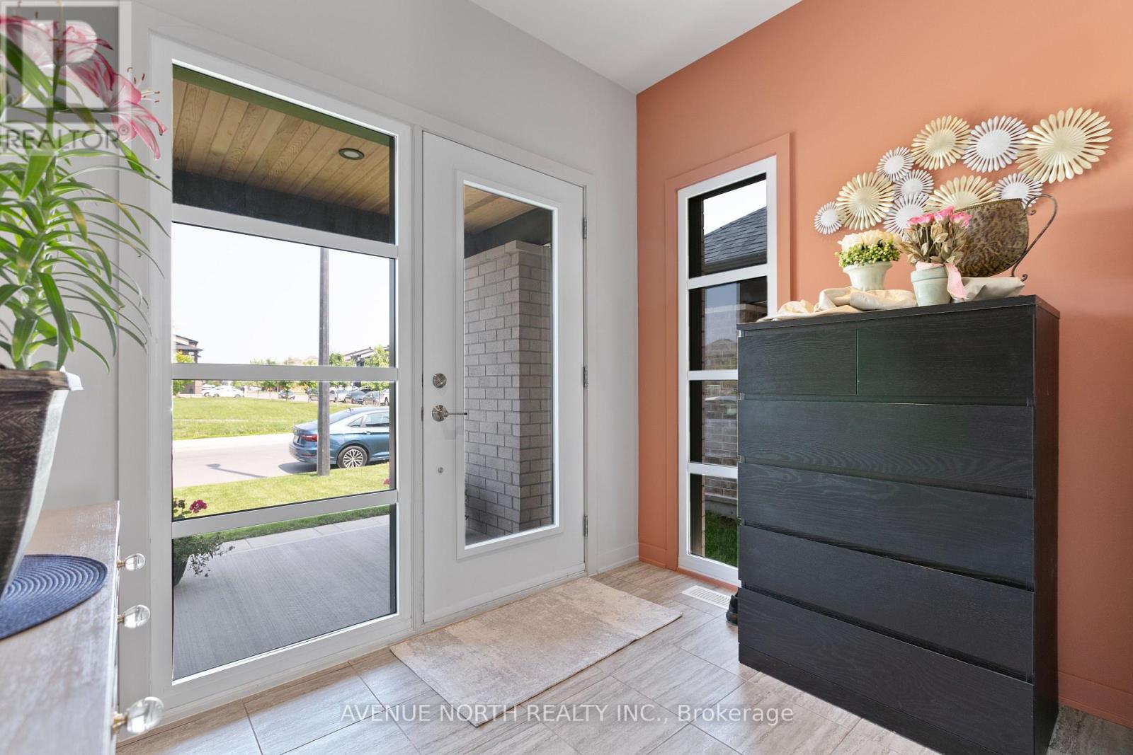 244 Shuttleworth Drive, Ottawa, Ontario  K1T 0T4 - Photo 8 - X12553222