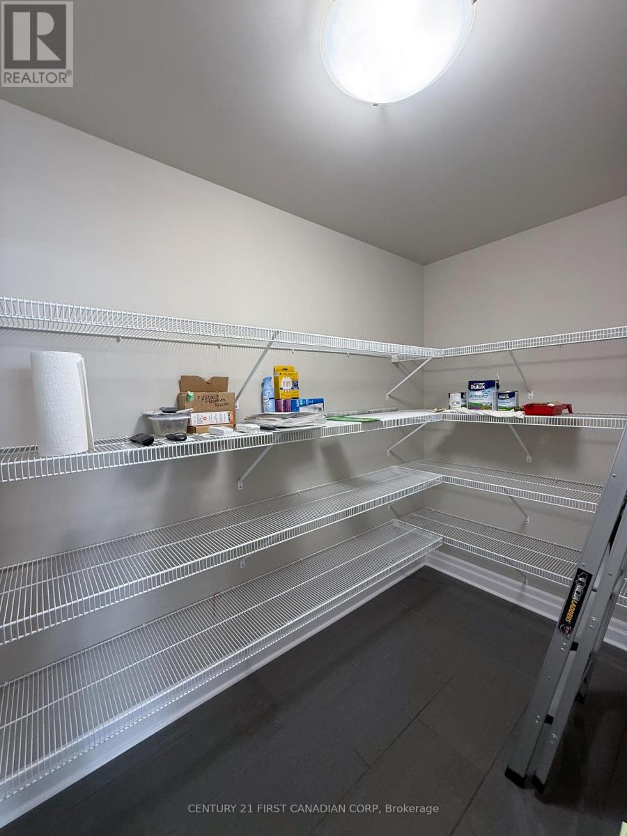 512 - 240 Villagewalk Boulevard, London North, Ontario N6G 0P6 - Photo 11 - X12480298