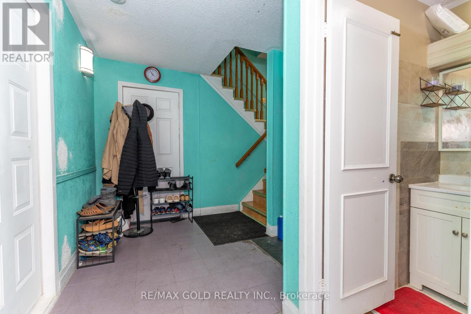 7610 Anaka Drive, Mississauga, Ontario L4T 3H7 - Photo 15 - W12549212