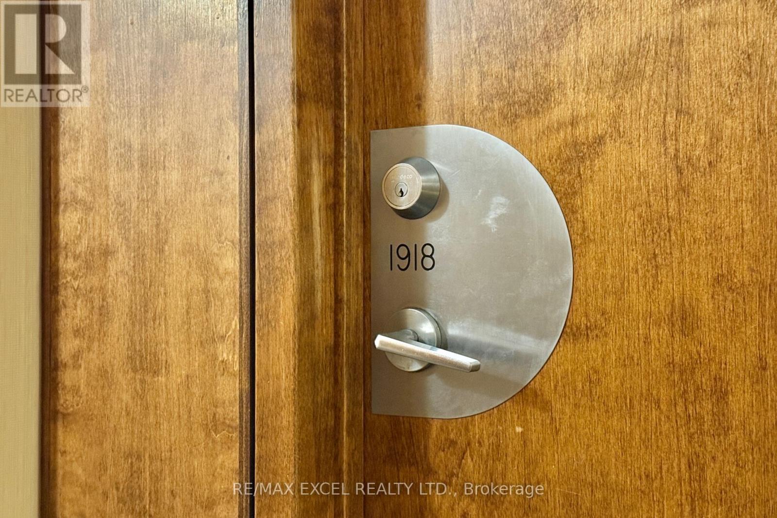 1918 - 3880 Duke Of York Boulevard, Mississauga, Ontario L5B 4M7 - Photo 2 - W12551812