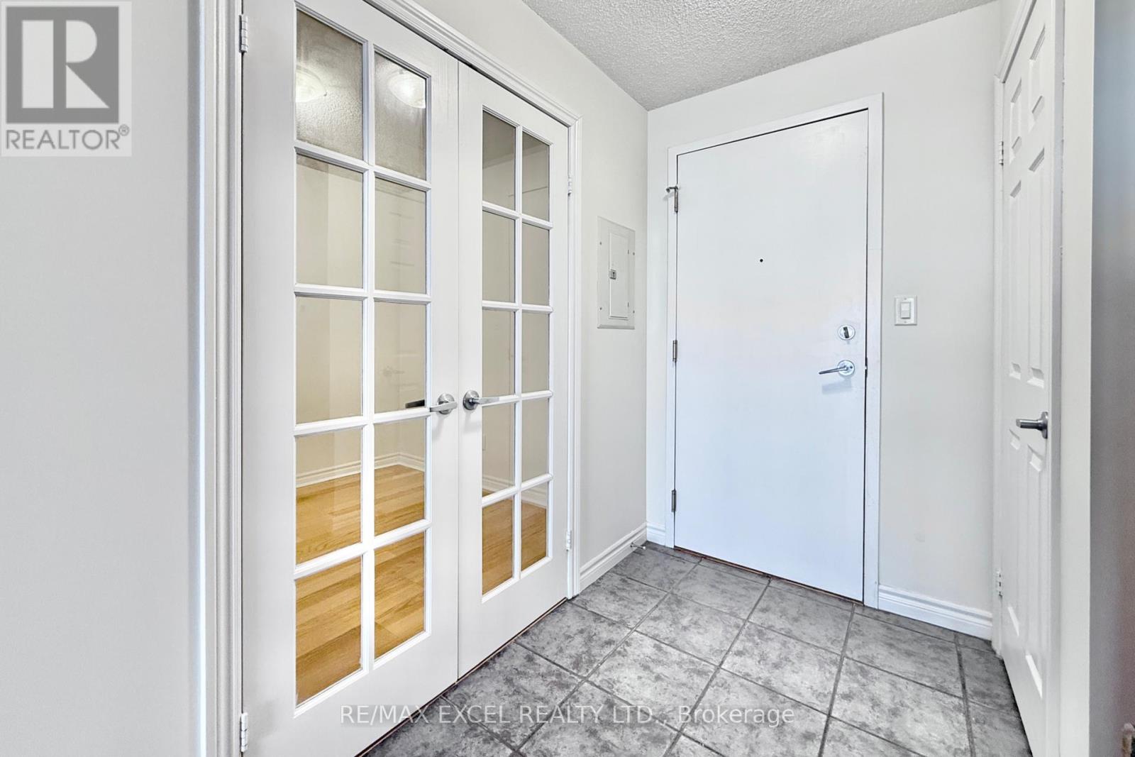 1918 - 3880 Duke Of York Boulevard, Mississauga, Ontario L5B 4M7 - Photo 13 - W12551812