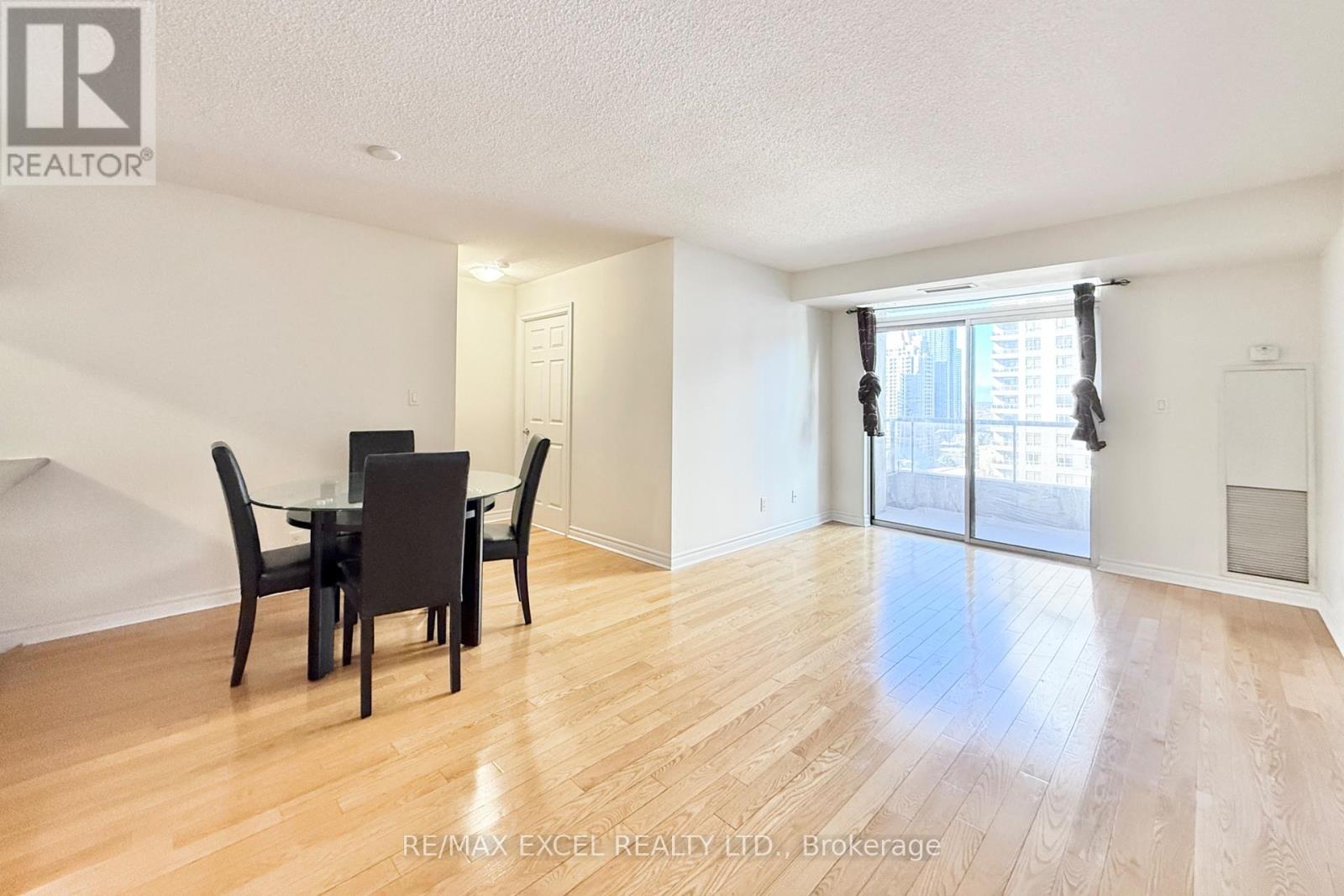 1918 - 3880 Duke Of York Boulevard, Mississauga, Ontario L5B 4M7 - Photo 8 - W12551812