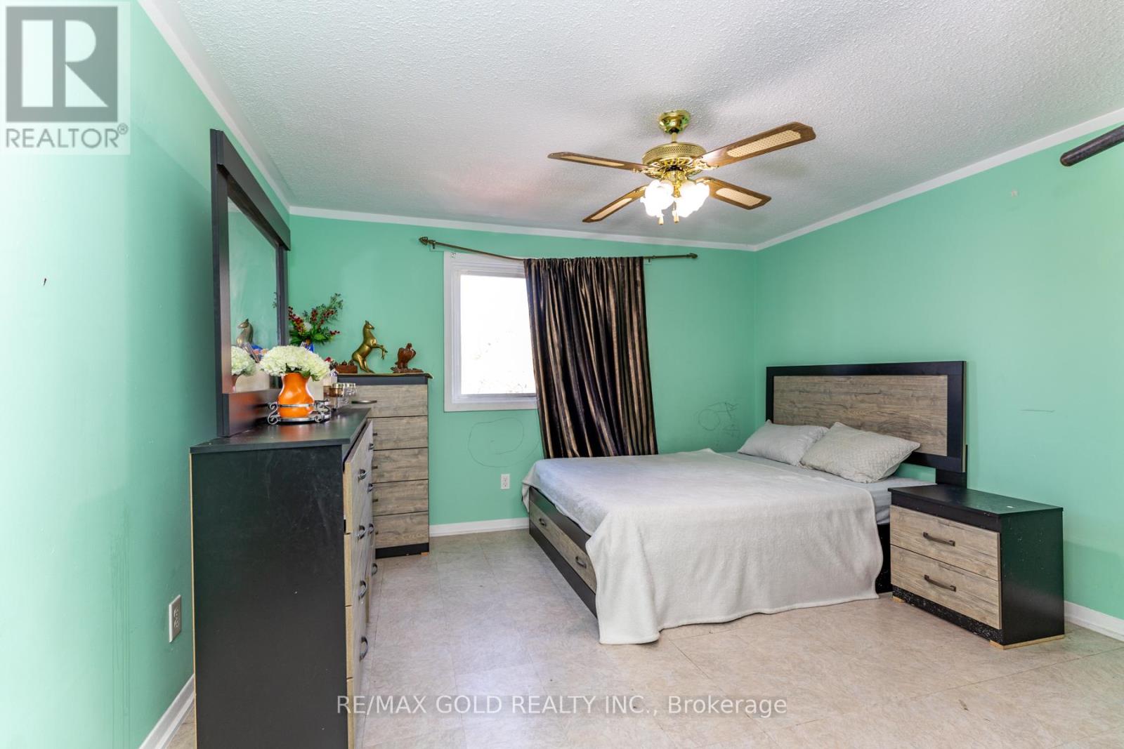 7610 Anaka Drive, Mississauga, Ontario L4T 3H7 - Photo 6 - W12549212