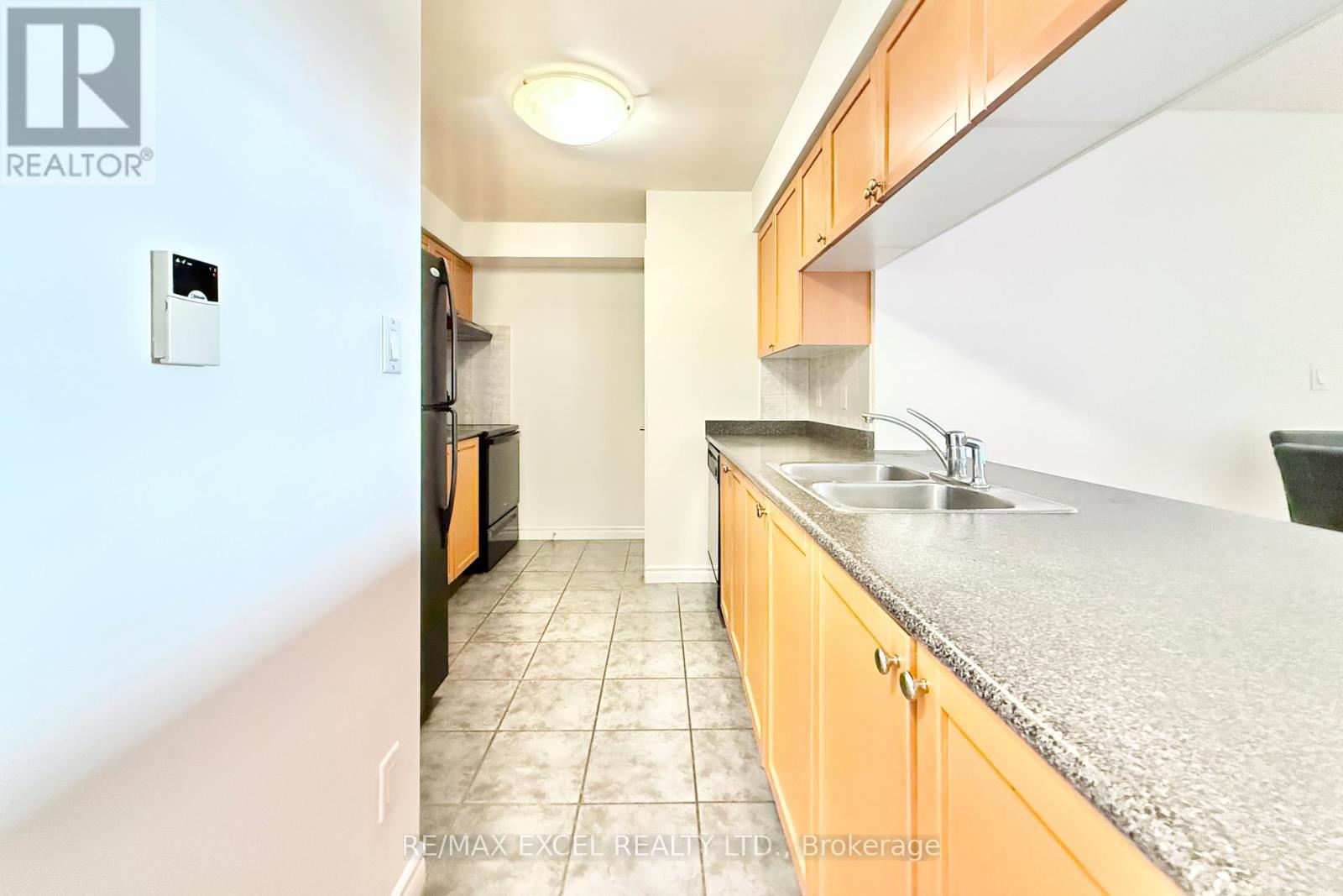 1918 - 3880 Duke Of York Boulevard, Mississauga, Ontario L5B 4M7 - Photo 12 - W12551812