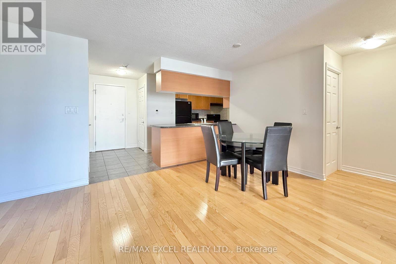 1918 - 3880 Duke Of York Boulevard, Mississauga, Ontario L5B 4M7 - Photo 5 - W12551812