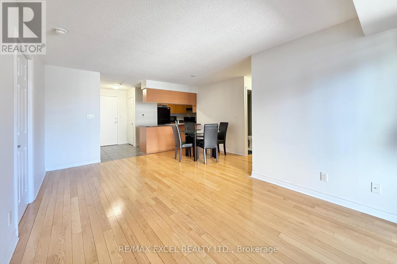 1918 - 3880 Duke Of York Boulevard, Mississauga, Ontario L5B 4M7 - Photo 7 - W12551812