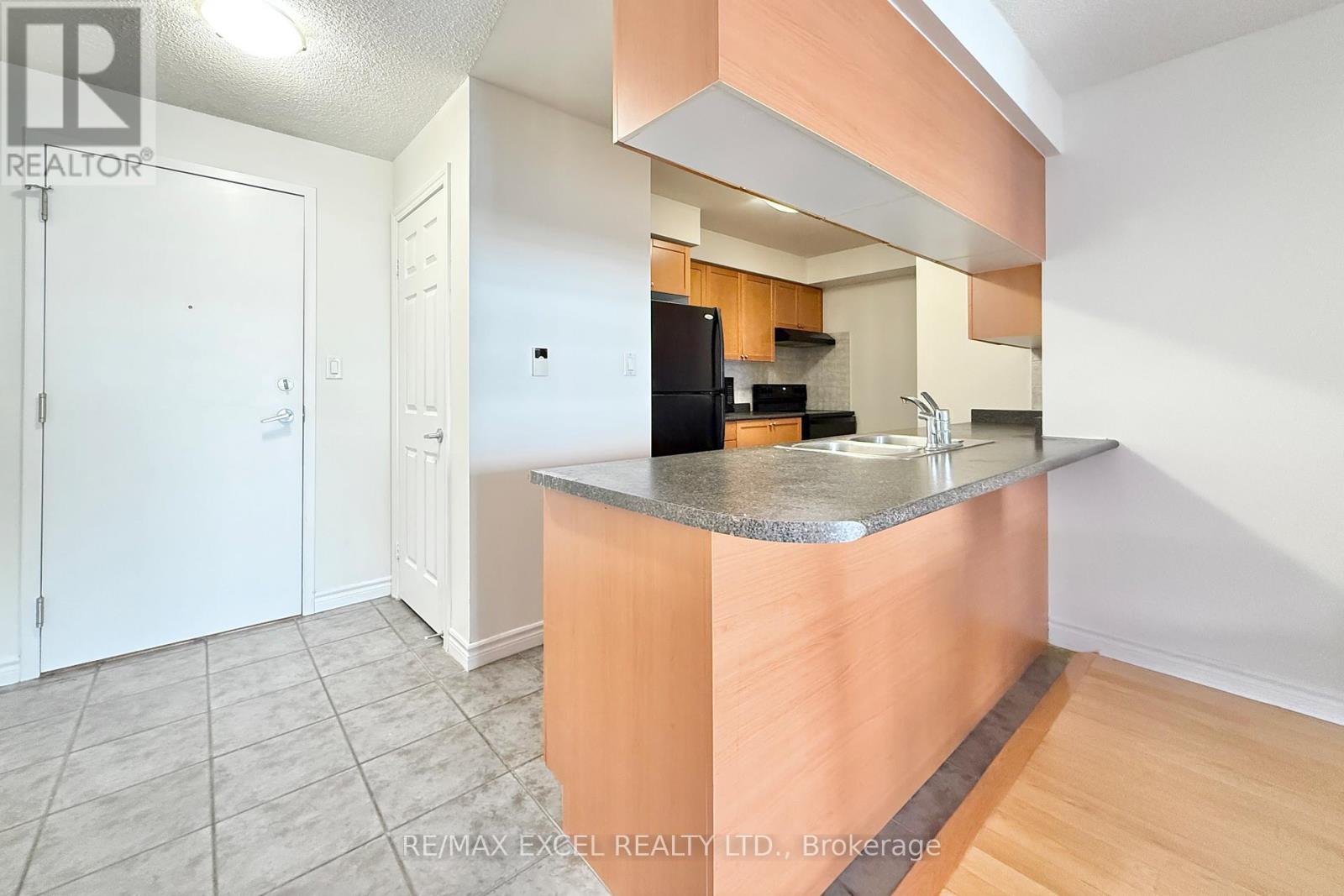 1918 - 3880 Duke Of York Boulevard, Mississauga, Ontario L5B 4M7 - Photo 9 - W12551812