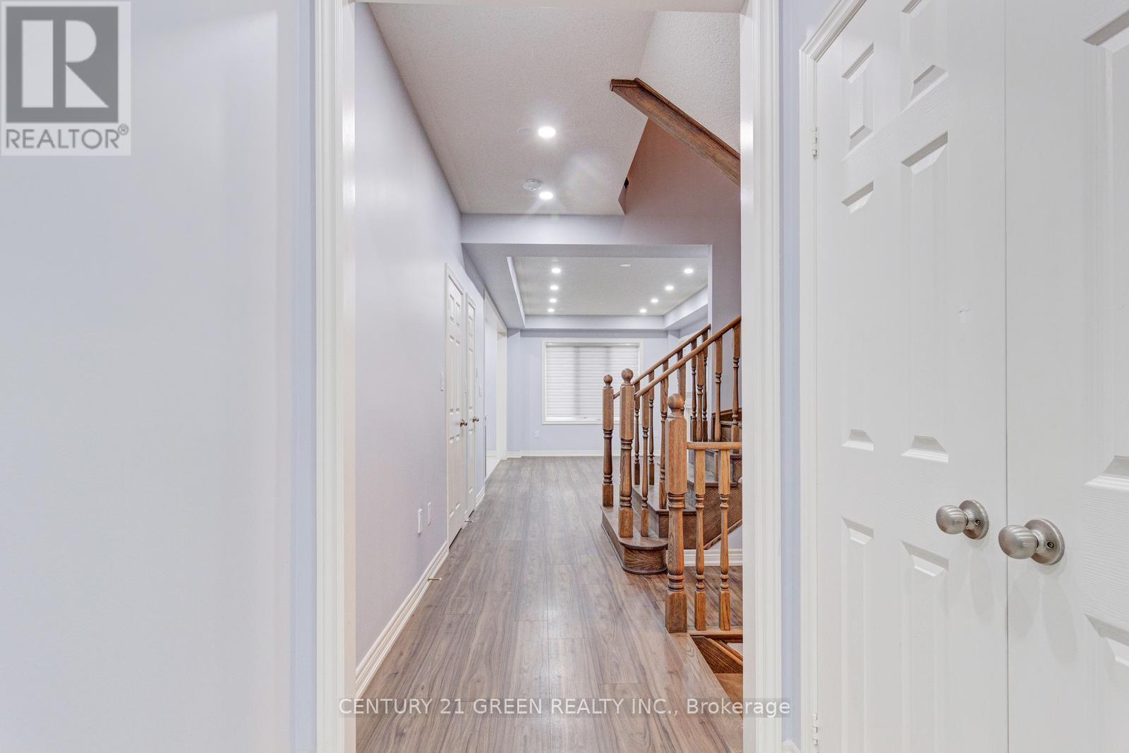 300 Skinner Road, Hamilton, Ontario L8B 1X2 - Photo 10 - X12547494