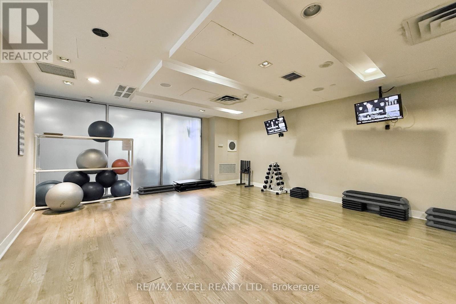 1918 - 3880 Duke Of York Boulevard, Mississauga, Ontario L5B 4M7 - Photo 31 - W12551812