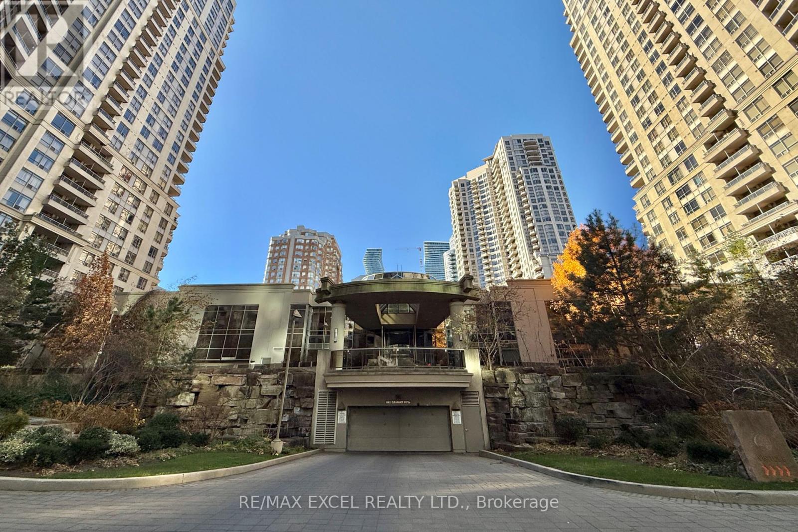 1918 - 3880 Duke Of York Boulevard, Mississauga, Ontario L5B 4M7 - Photo 26 - W12551812