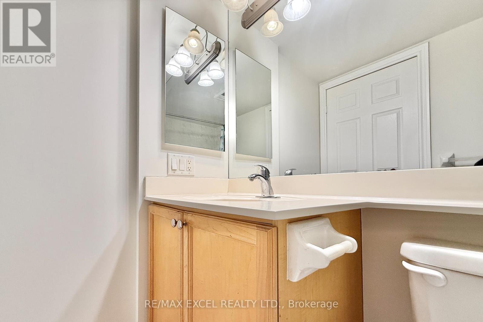 1918 - 3880 Duke Of York Boulevard, Mississauga, Ontario L5B 4M7 - Photo 19 - W12551812