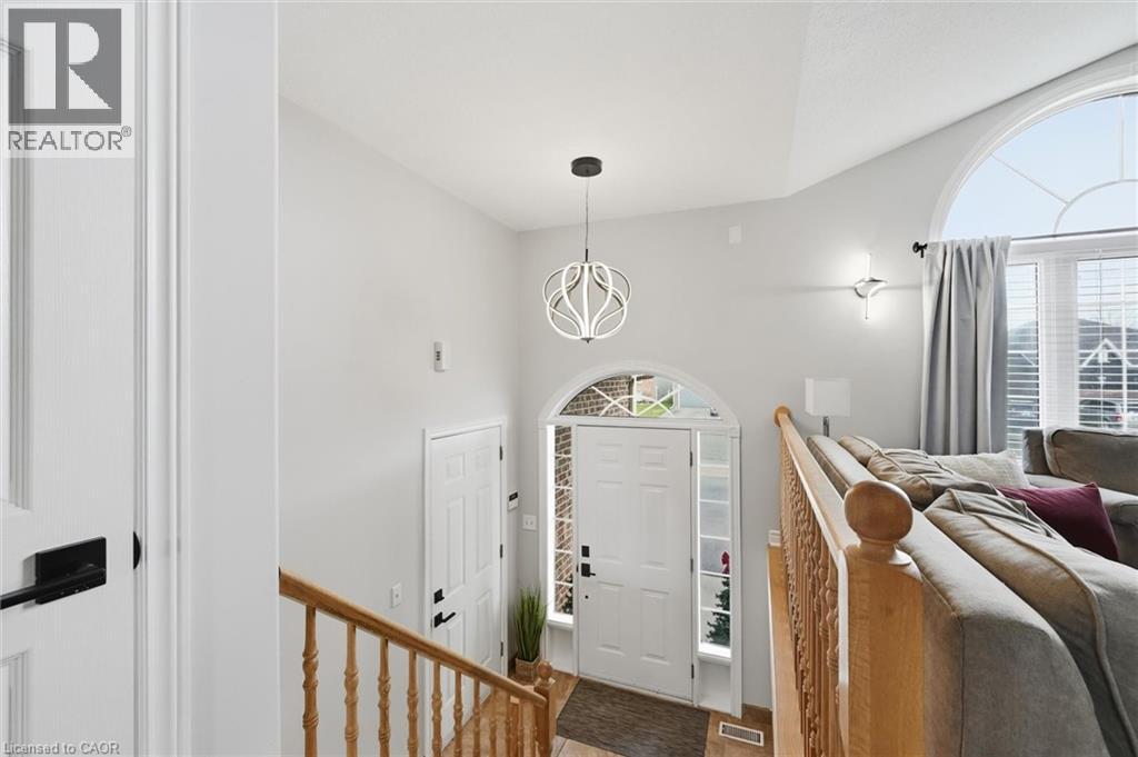 344 St. Lawrence Drive, Welland, Ontario  L3C 7H7 - Photo 4 - 40788849