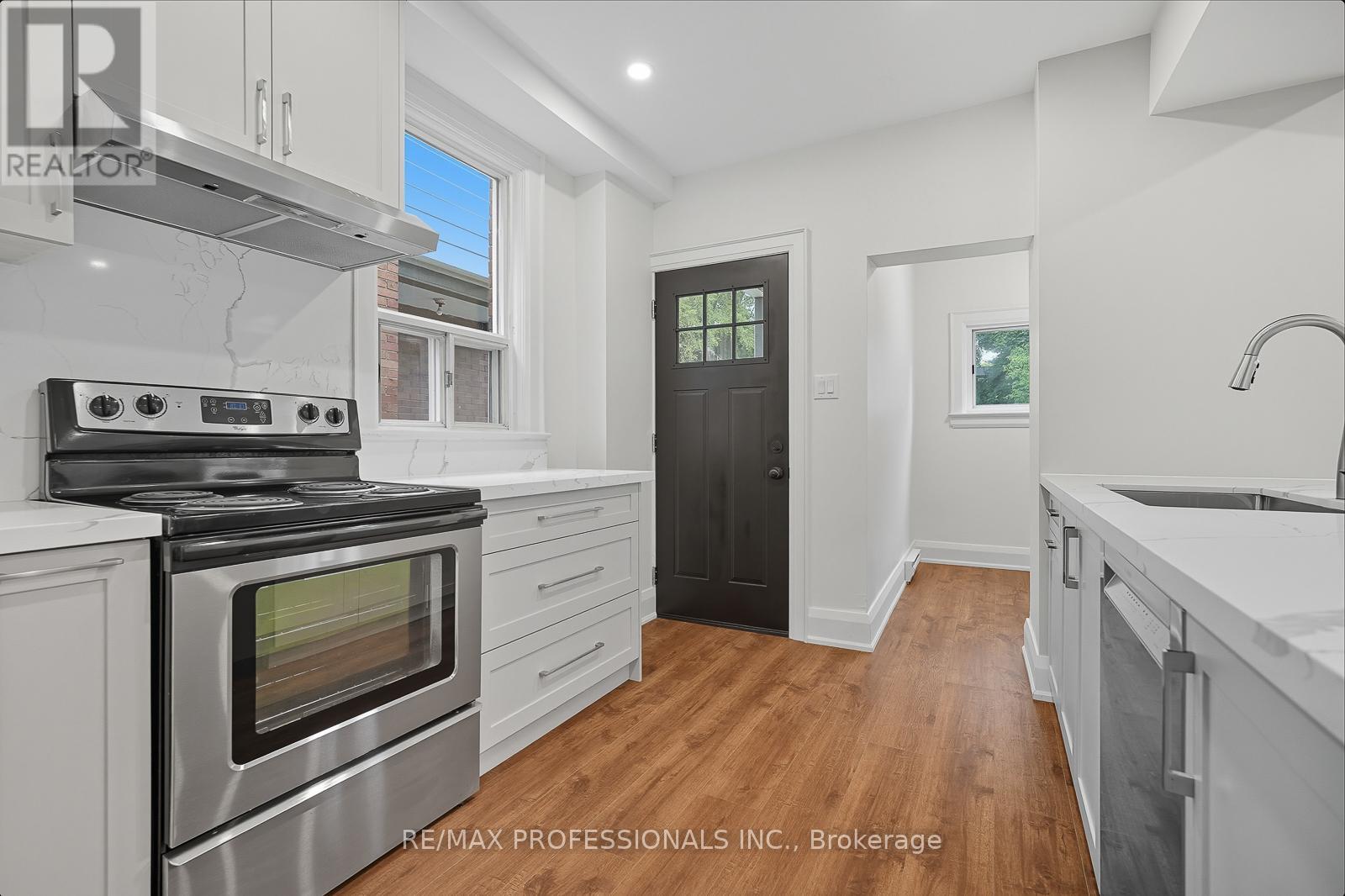 45 St Germain Avenue, Toronto, Ontario  M5M 1V9 - Photo 10 - C12553260