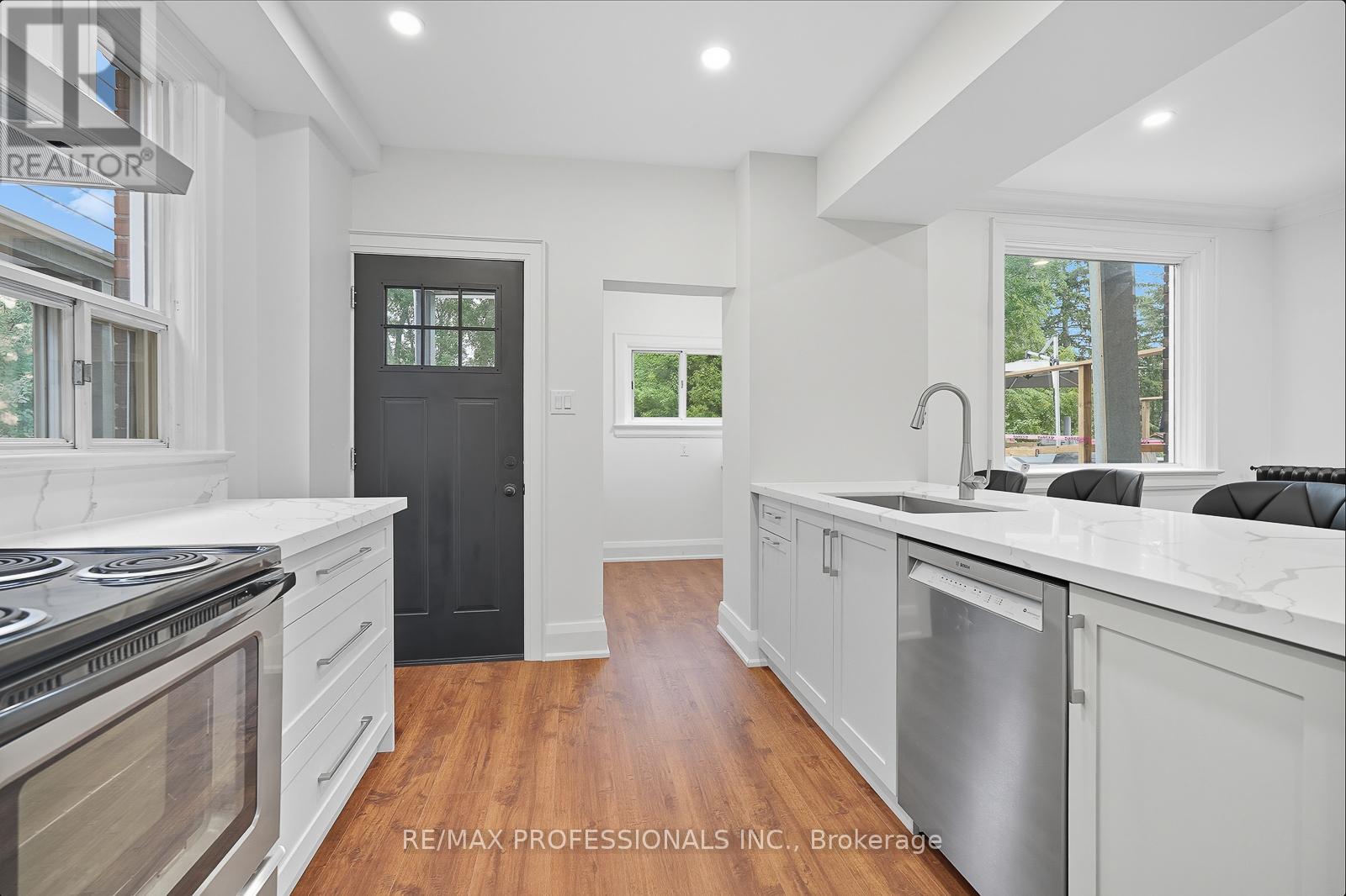 45 St Germain Avenue, Toronto, Ontario  M5M 1V9 - Photo 12 - C12553260