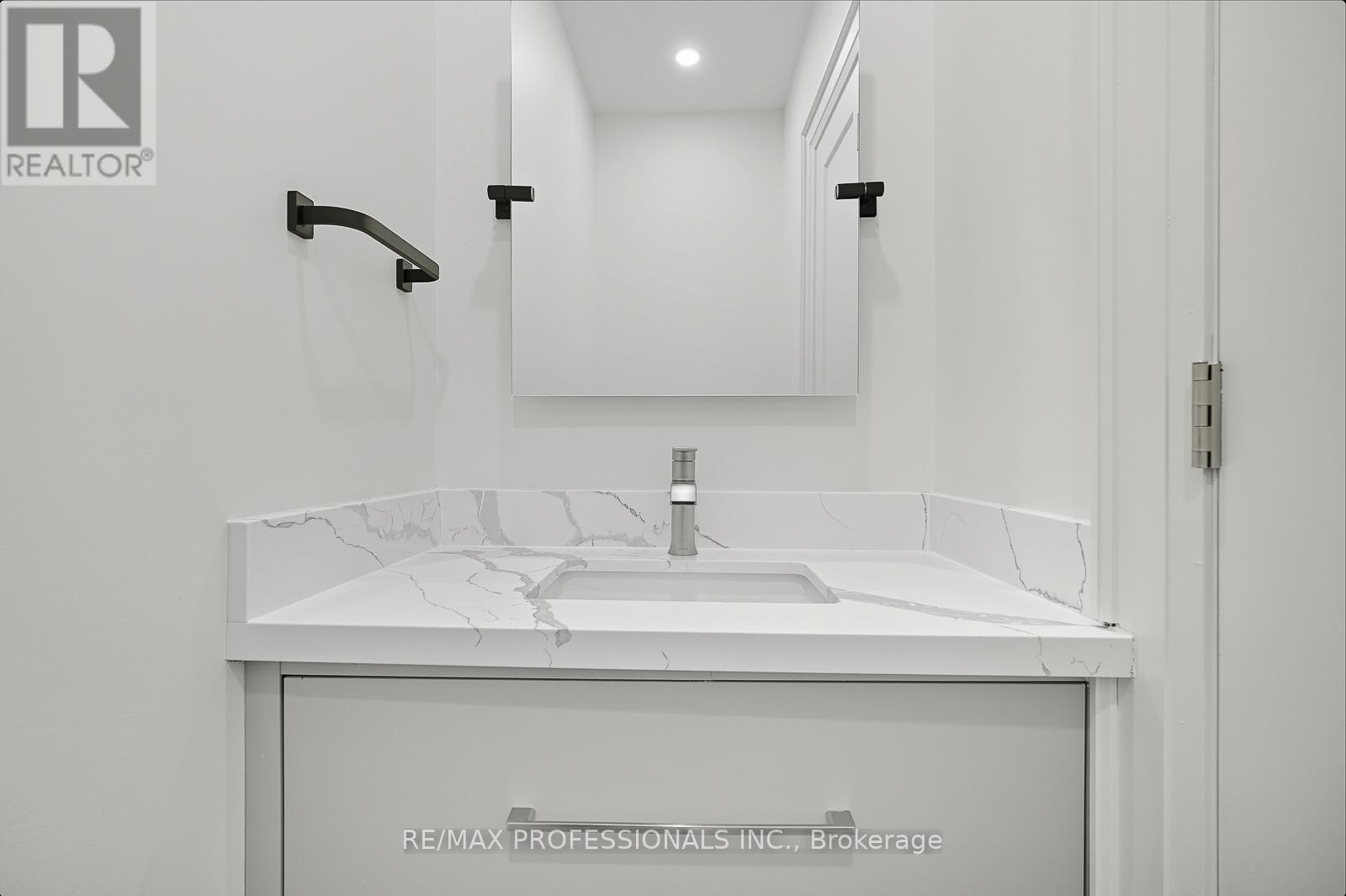 45 St Germain Avenue, Toronto, Ontario  M5M 1V9 - Photo 15 - C12553260