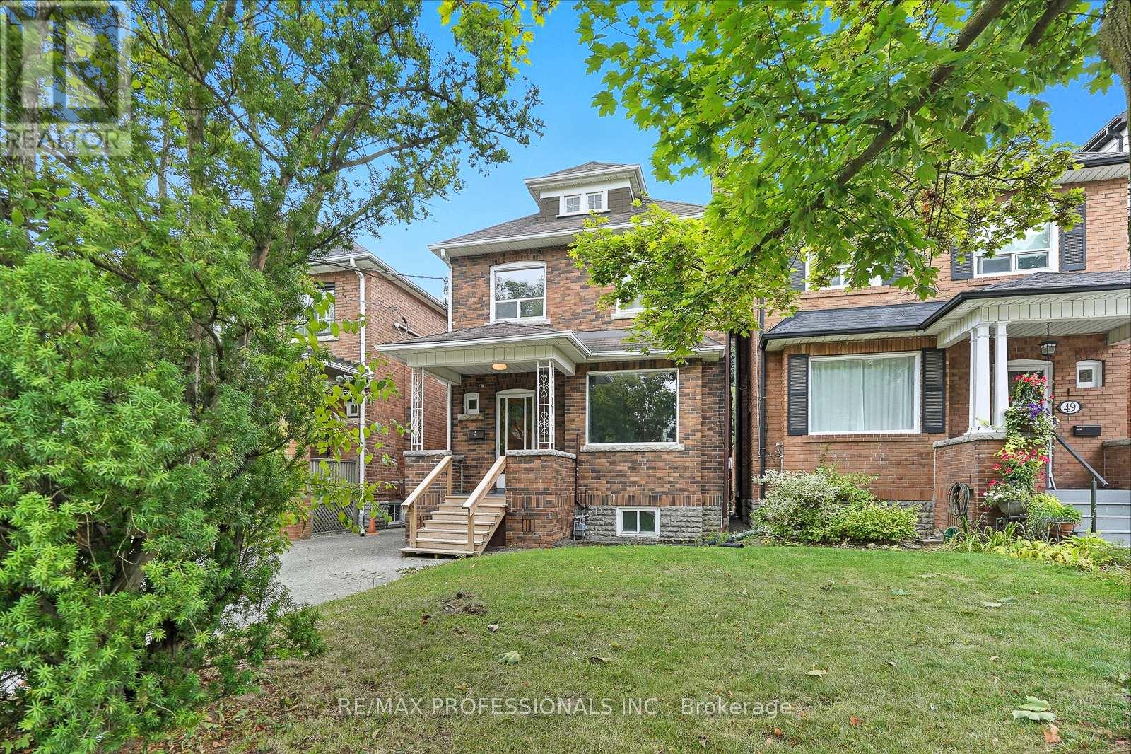 45 St Germain Avenue, Toronto, Ontario  M5M 1V9 - Photo 2 - C12553260