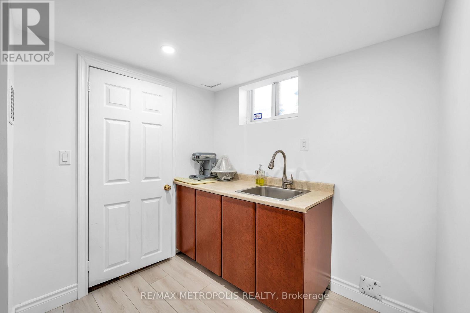 Basement - 834 Sanok Drive, Pickering, Ontario  L1W 2R2 - Photo 11 - E12553230